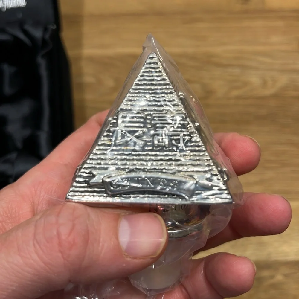 NEW Neiman Marcus 2002 Silver Tone Pyramid Bottle Stopper in Black Velvet Box